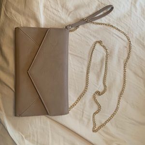 Woman's foldable clutch